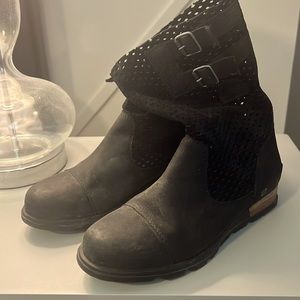 Black sorel boots